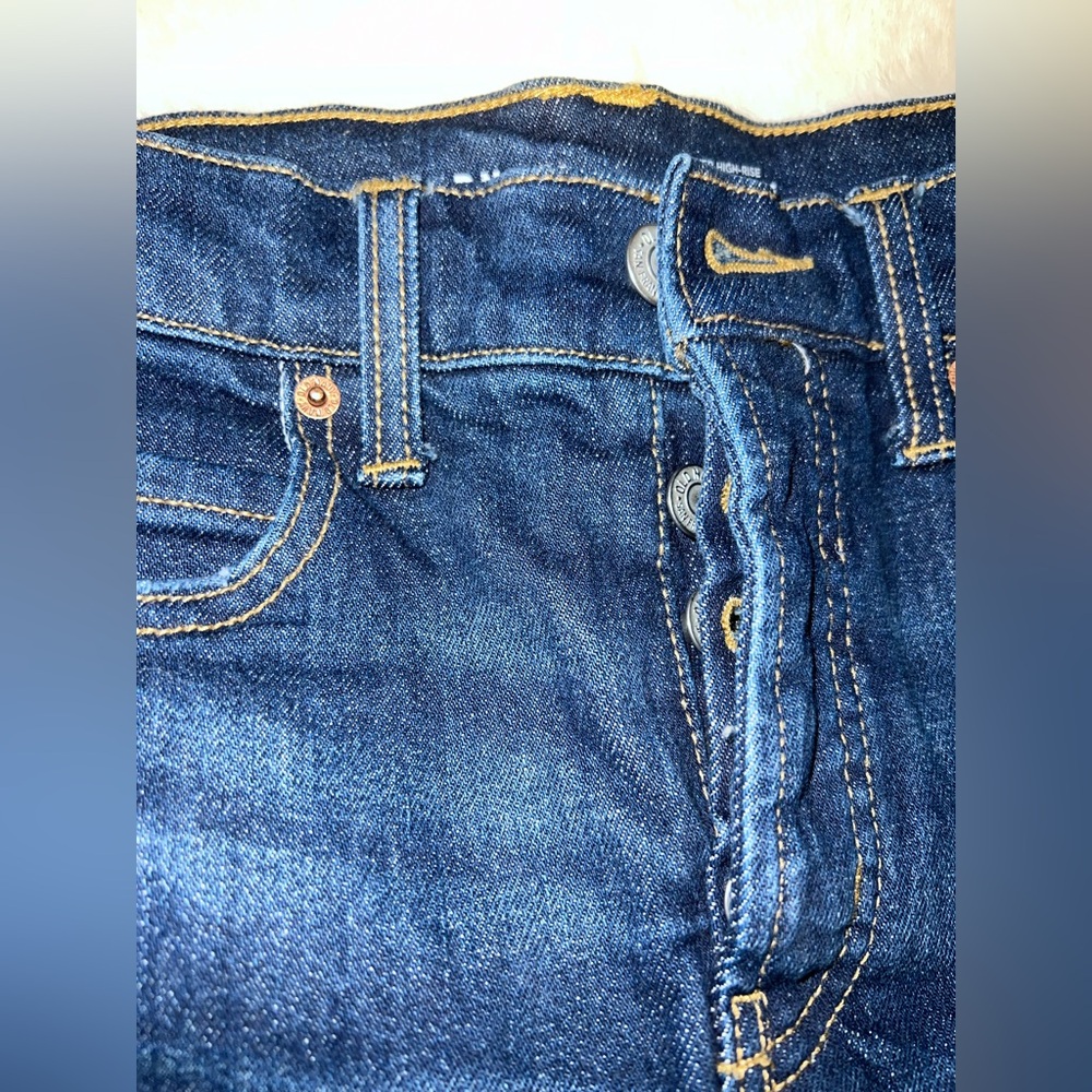 4/$10 Bundle Sale: NWOT Old Navy Sky-Hi A-Line Cut-Off Denim Shorts - Picture 2 of 4
